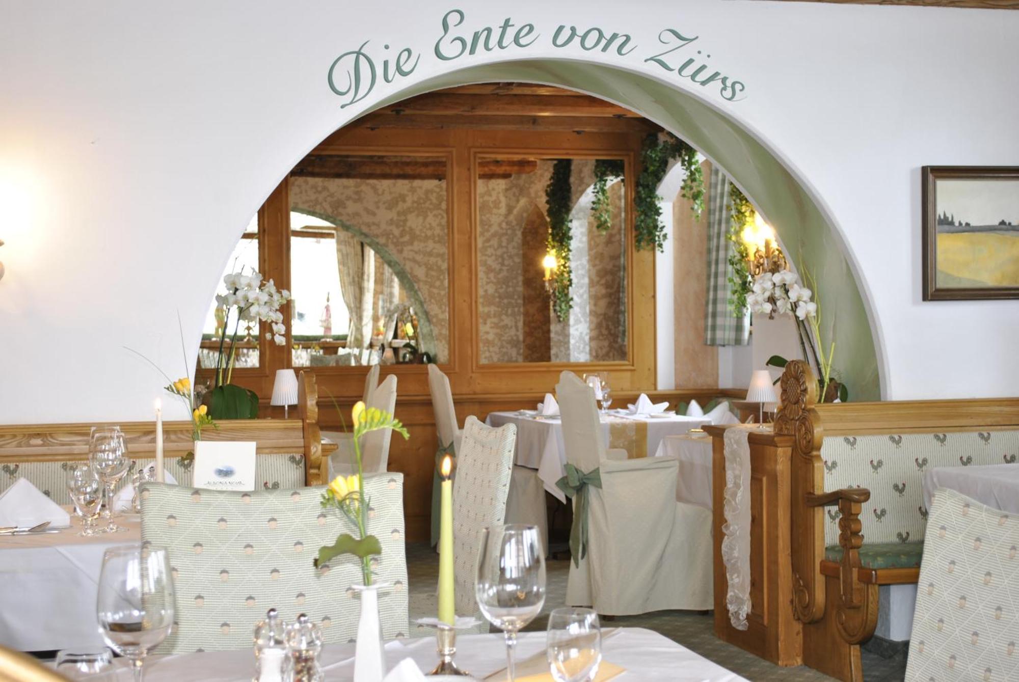 Hotel Albona Nova Zürs エクステリア 写真