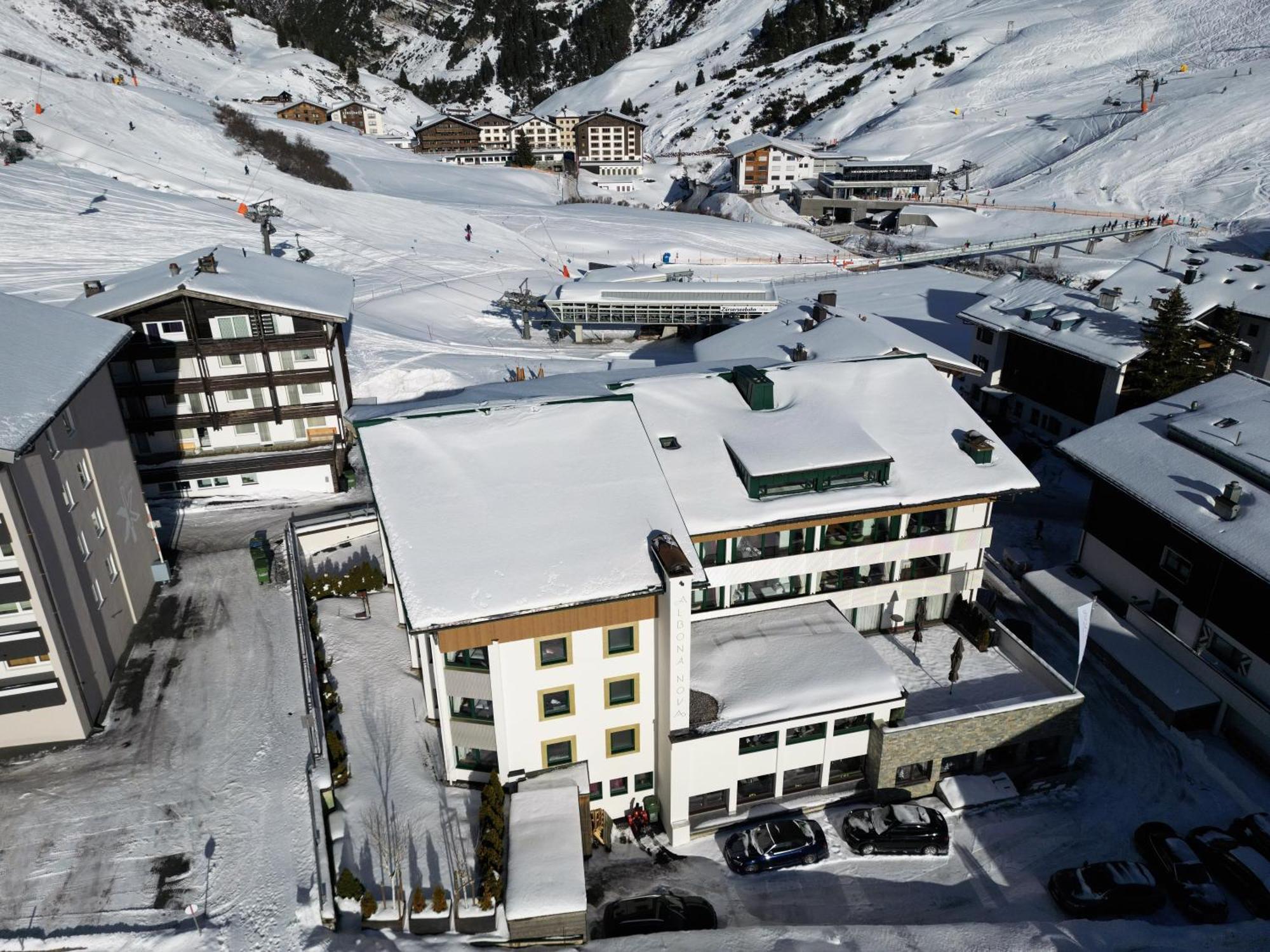 Hotel Albona Nova Zürs エクステリア 写真