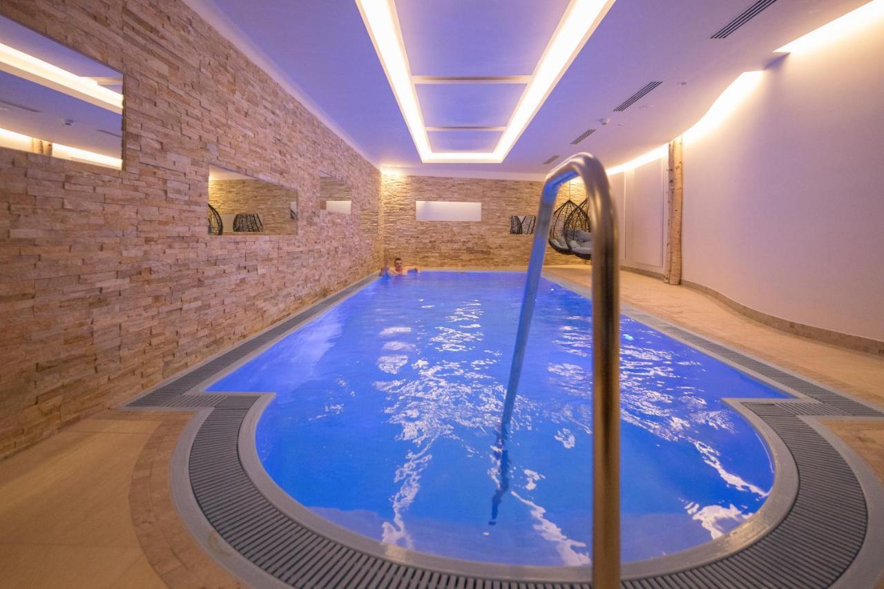Hotel Albona Nova Zürs エクステリア 写真